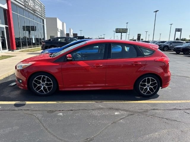Used 2016 Race Red Ford SE image 4