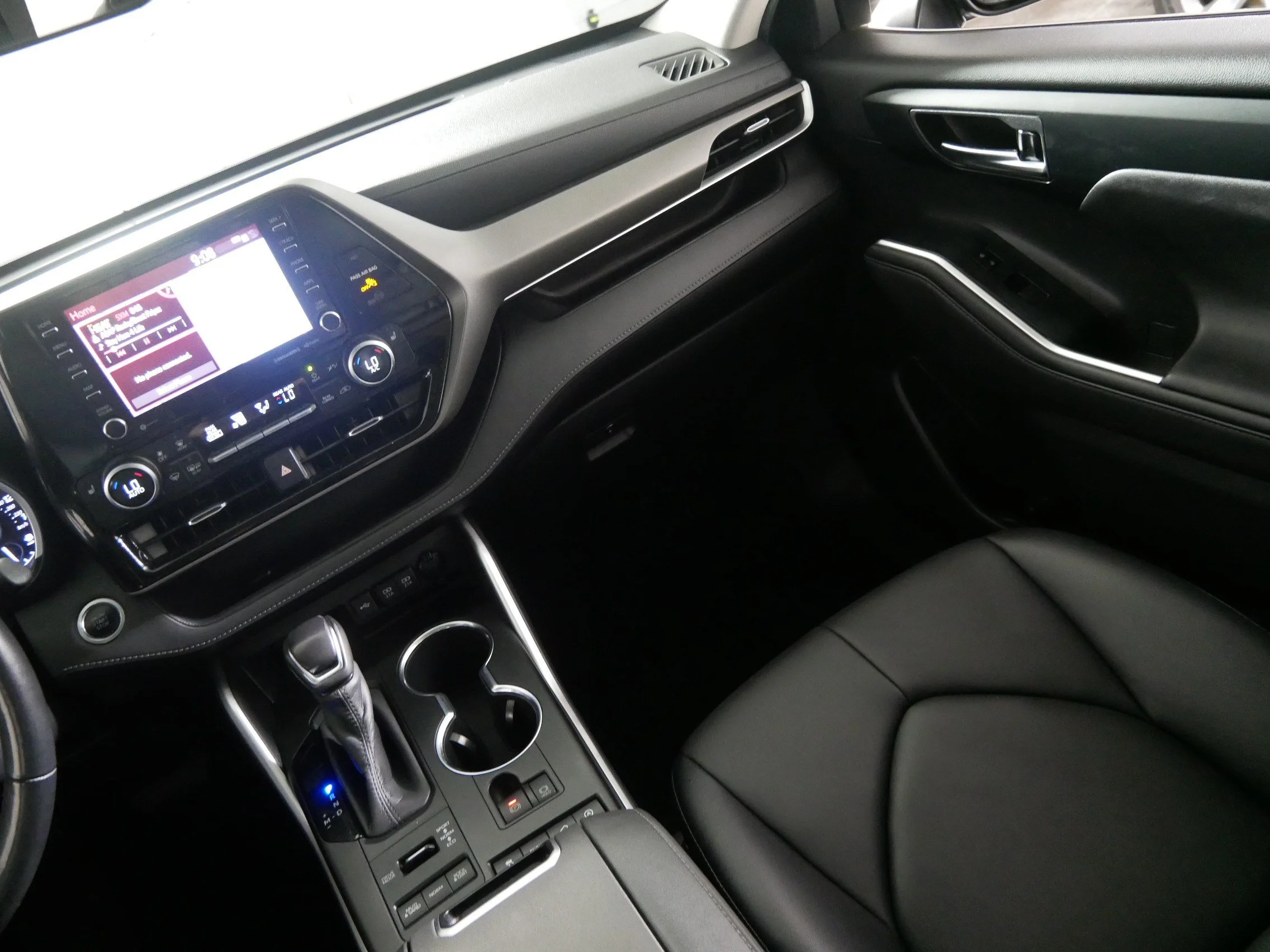 Used 2020 Opulent Amber Toyota XLE image 11