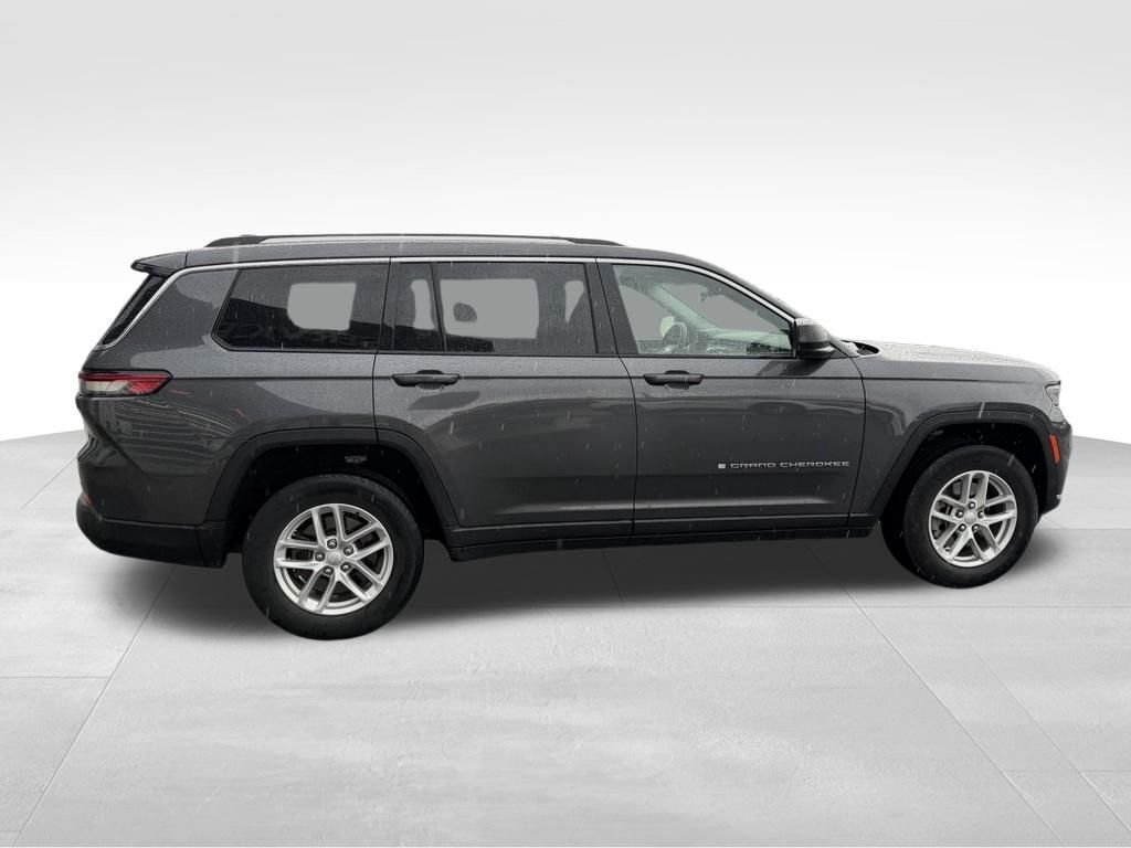 Used 2023 Gray Jeep Laredo image 3