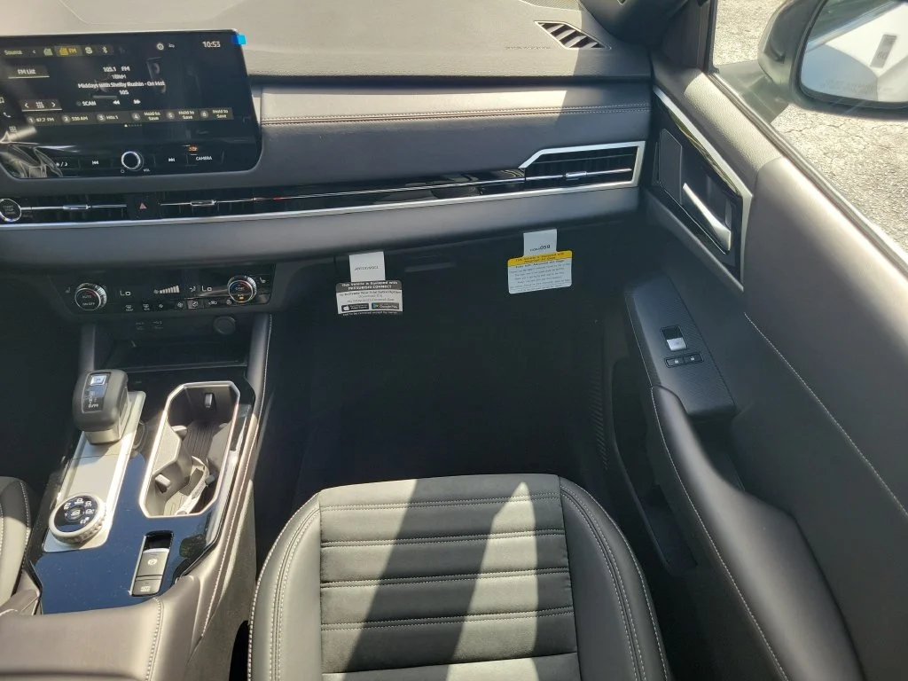 New 2026 White Mitsubishi LE 1.5T 2WD image 17