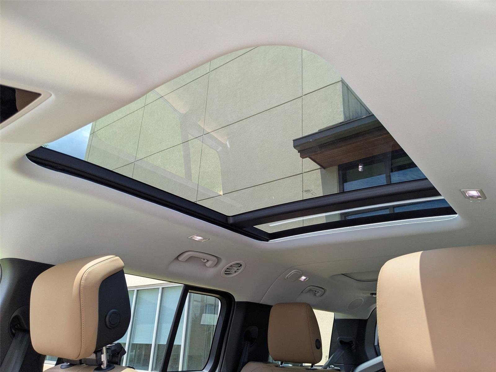 New 2026 Fuji White Land Rover X-Dynamic SE image 22