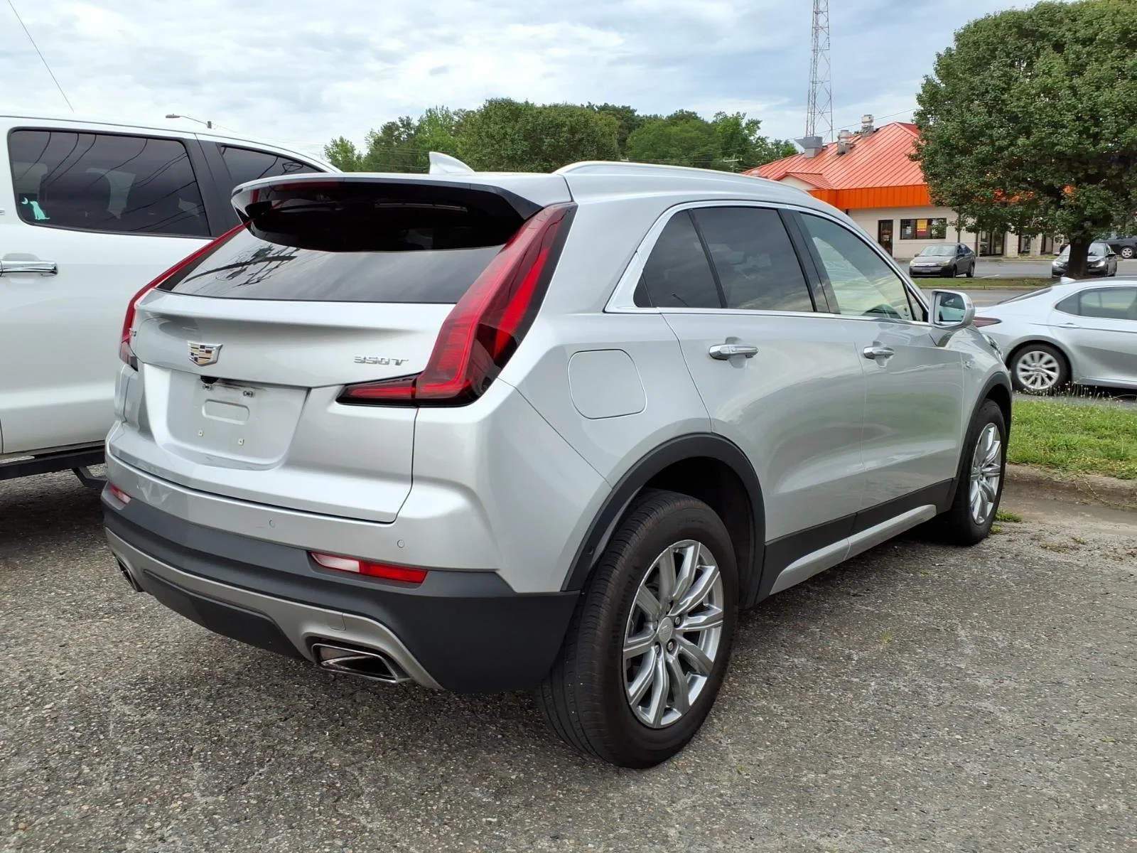 Used 2020  CADILLAC PREMLUXU image 6