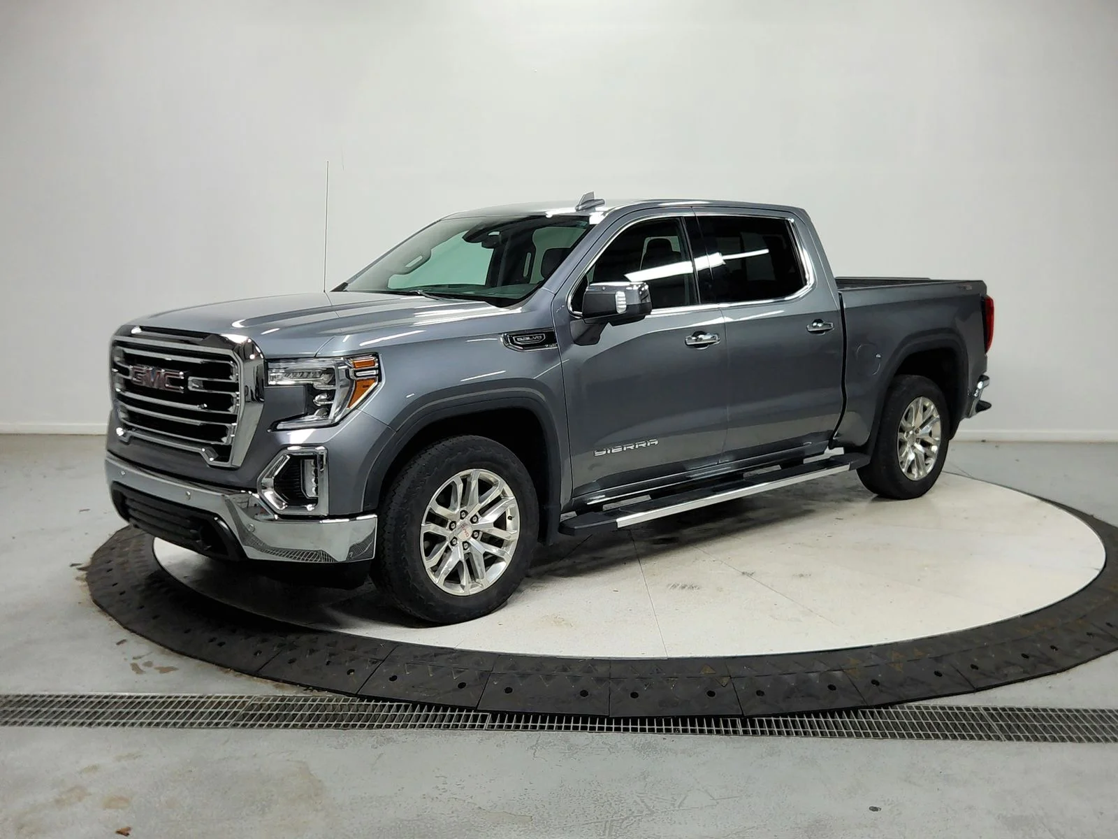 Used 2020 Gray GMC SLT image 4