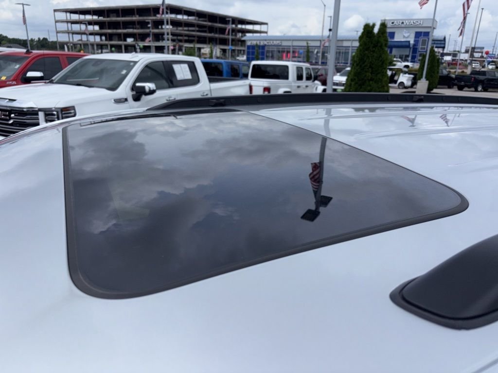 New 2026 Silver Zynith Exterior Paint Jeep Laredo image 29