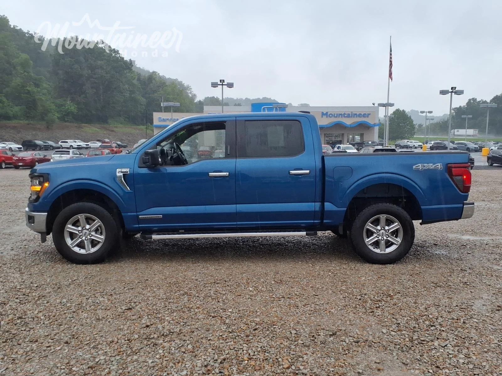 Used 2024 Atlas Blue Ford XLT image 4