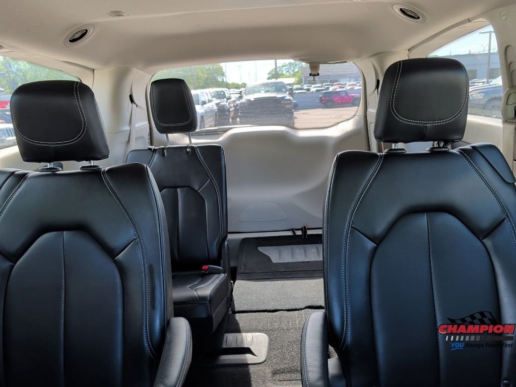Used 2024 Black Chrysler Touring L image 21