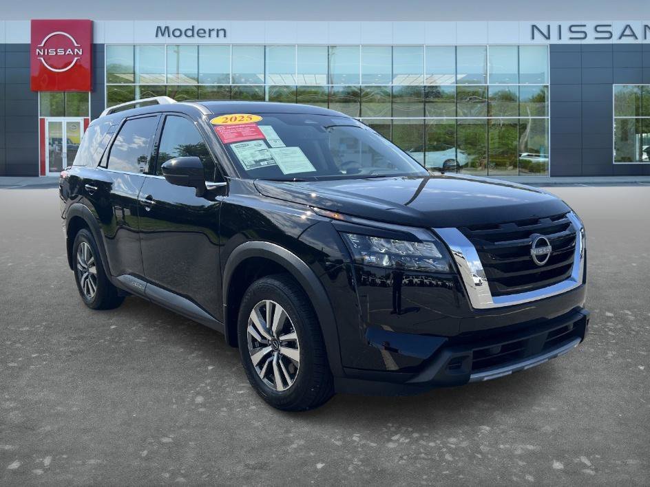 Used 2025 Super Black Nissan SL image 3