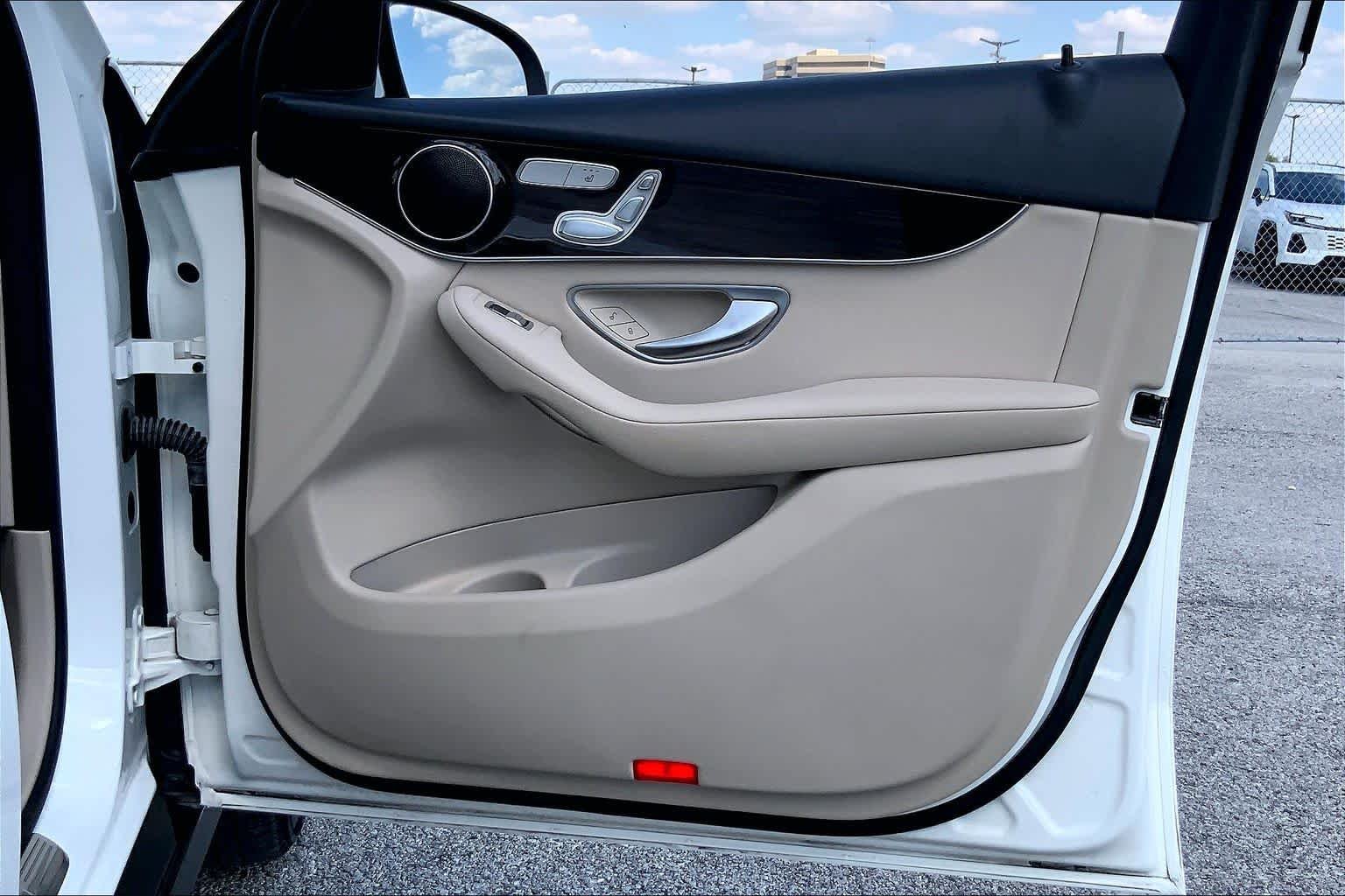 Used 2022 Polar White Mercedes-Benz GLC 300 image 22