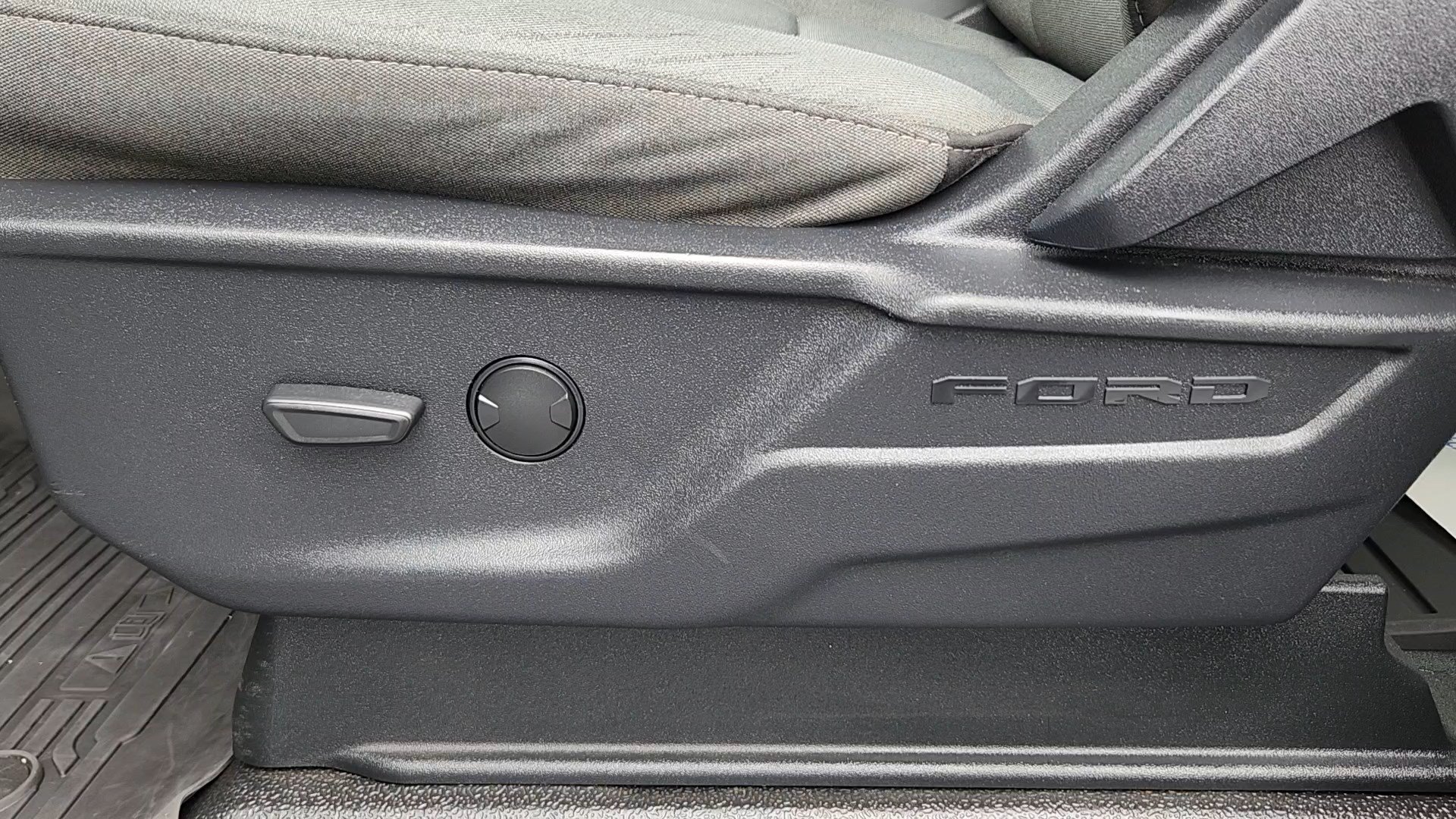 Used 2023 Oxford White Ford XLT image 8