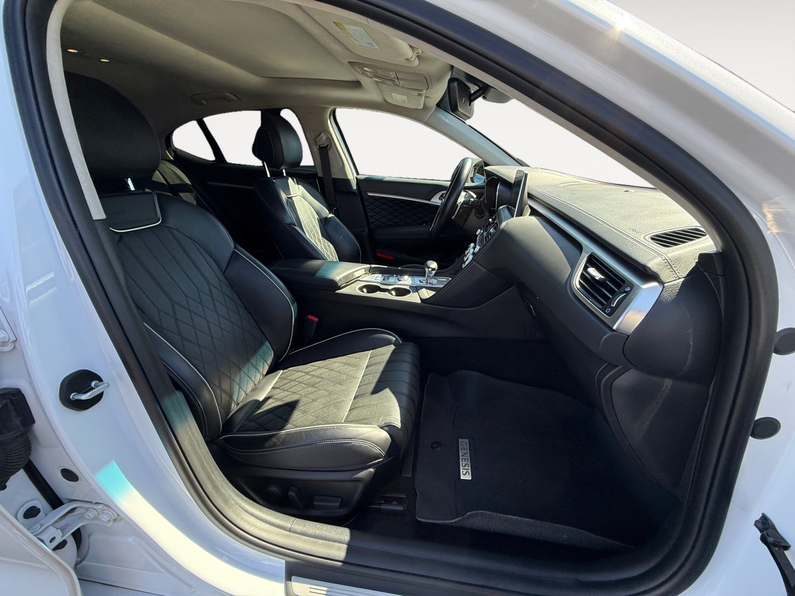 Used 2019 Casablanca White Genesis 2.0T Advanced image 19