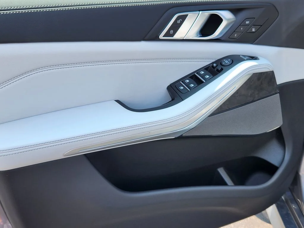 New 2026 Skyscraper Grey Metallic BMW xDrive40i image 8