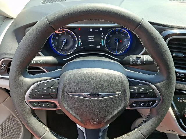 Used 2024 Silver Chrysler Touring L image 18