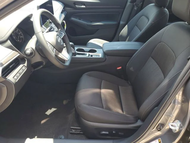 2025 Nissan Altima SV - Photo 10
