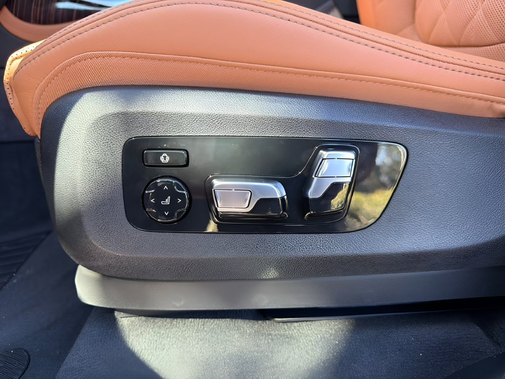 New 2027 Mineral White Metallic BMW xDrive40i image 11