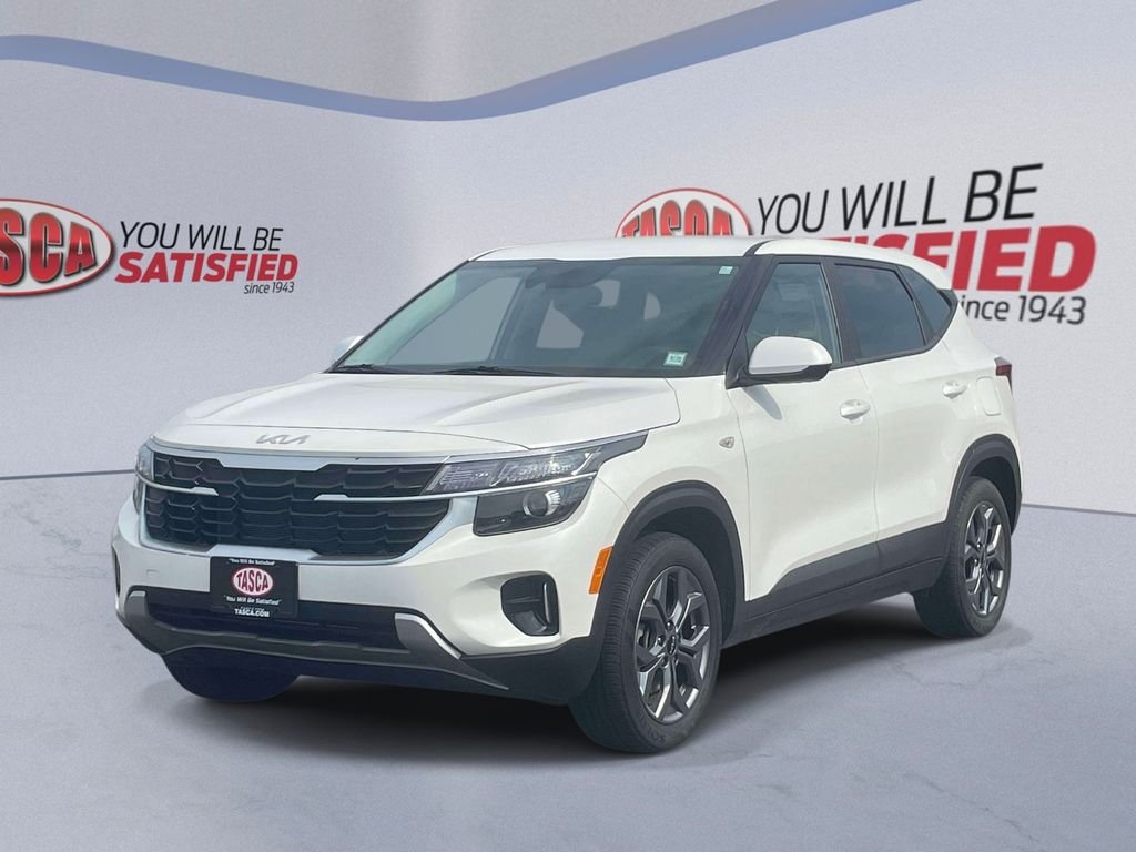 Used 2024 White Kia LX image 4