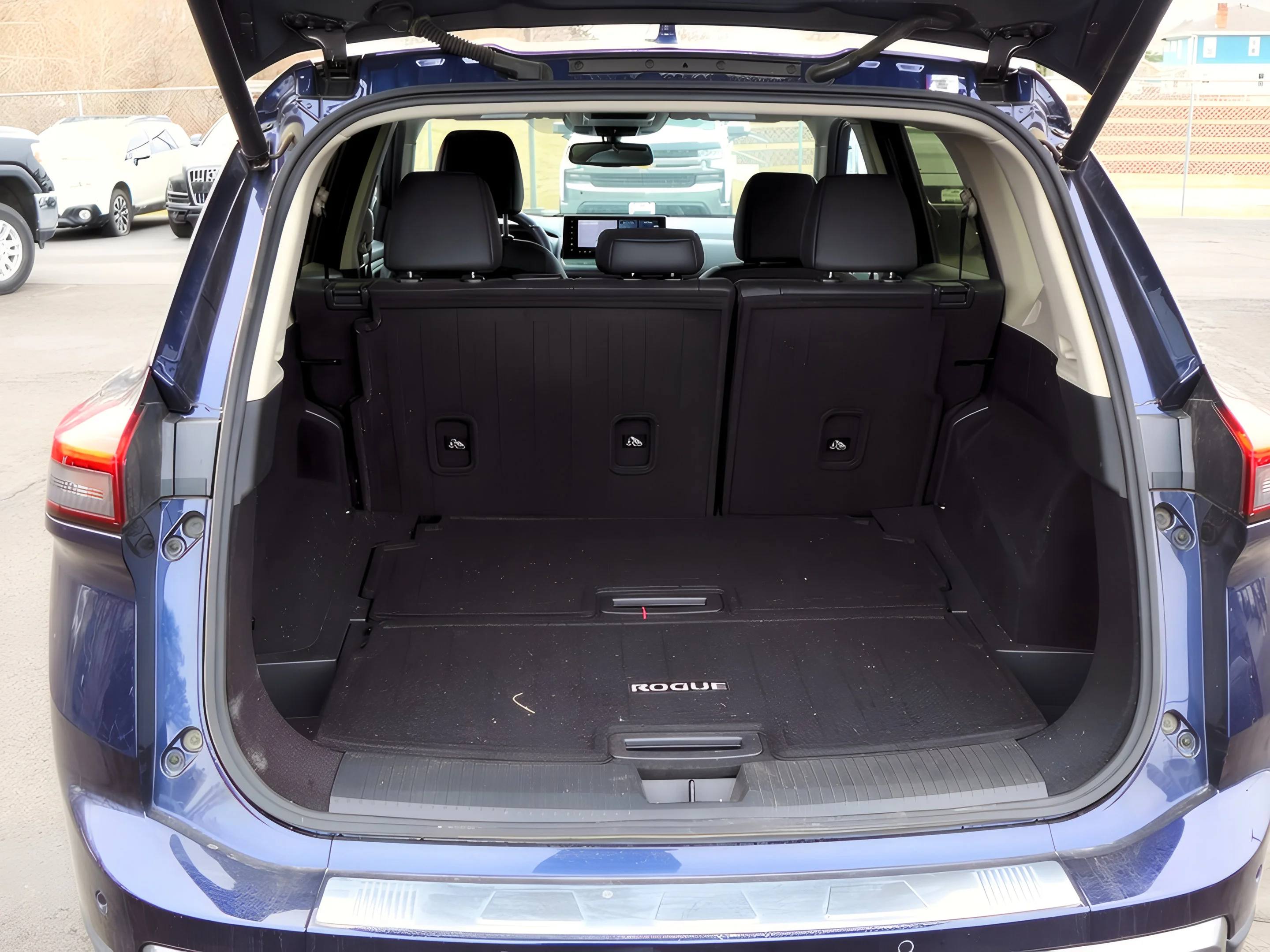 2025 Nissan Rogue SL - Photo 9