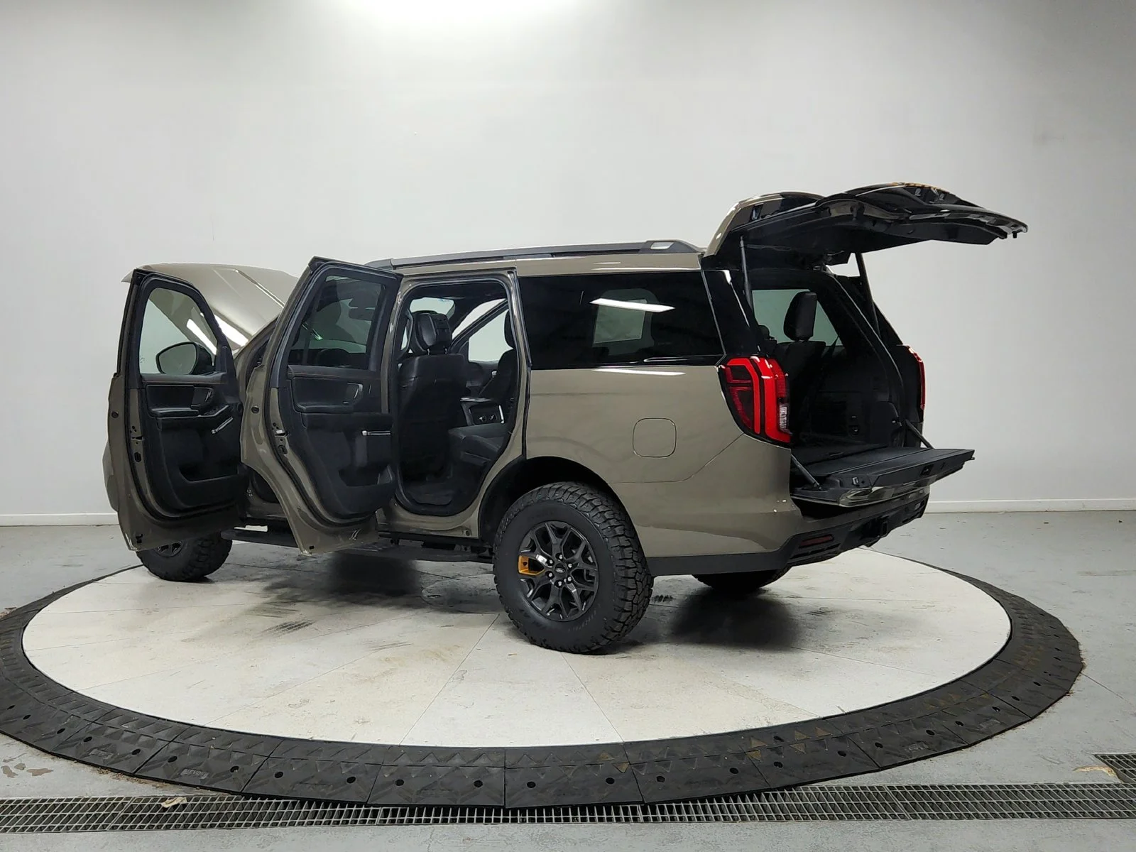 New 2027 Gray Ford Tremor image 14