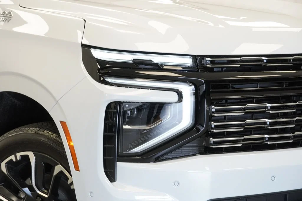 New 2026 Polar White Tricoat Chevrolet High Country image 34