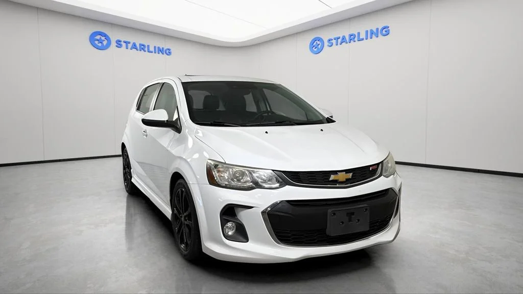 Used 2017 SUMMIT WHITE Chevrolet Premier image 14