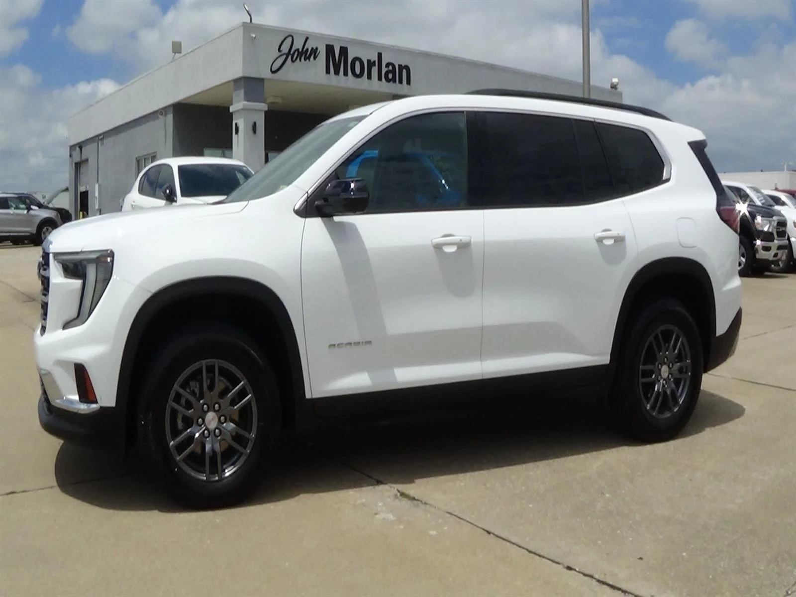 Used 2025 Summit White (gaz) GMC Elevation image 1