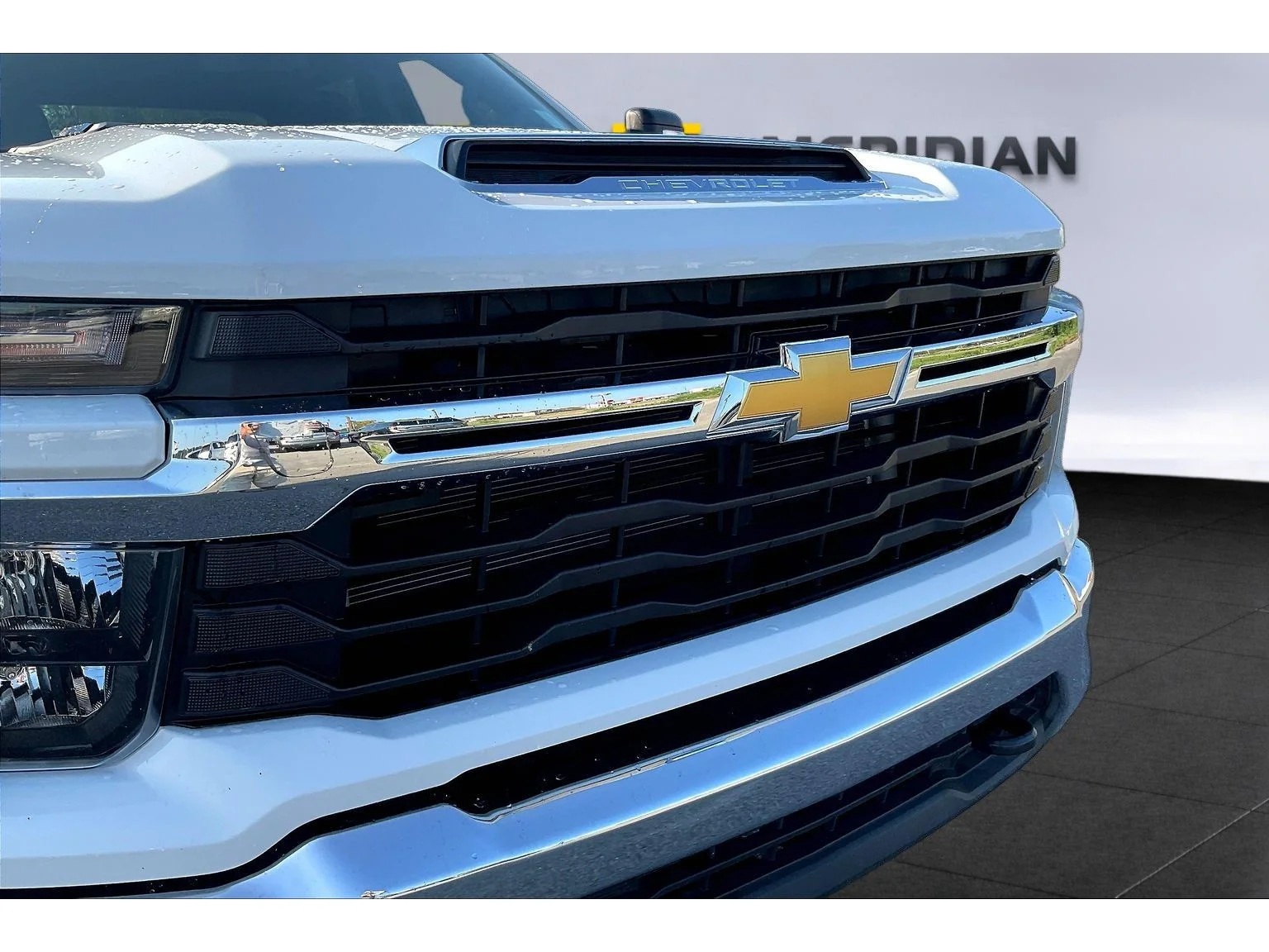 Used 2025 Summit White Chevrolet LT image 20