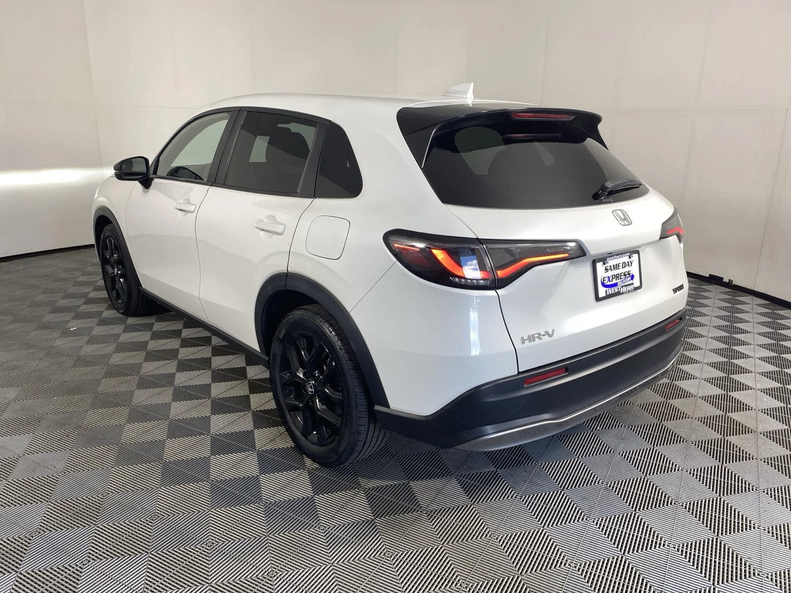 Used 2024 Platinum White Pearl Honda Sport image 5