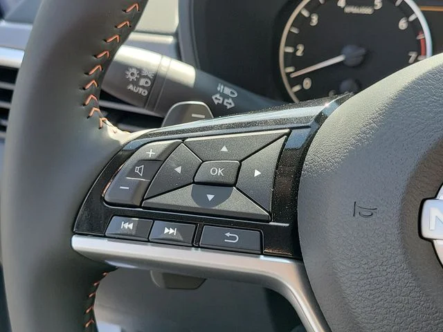 New 2026 Gray Sky Pearl / Super Black Two-tone Nissan SR image 25