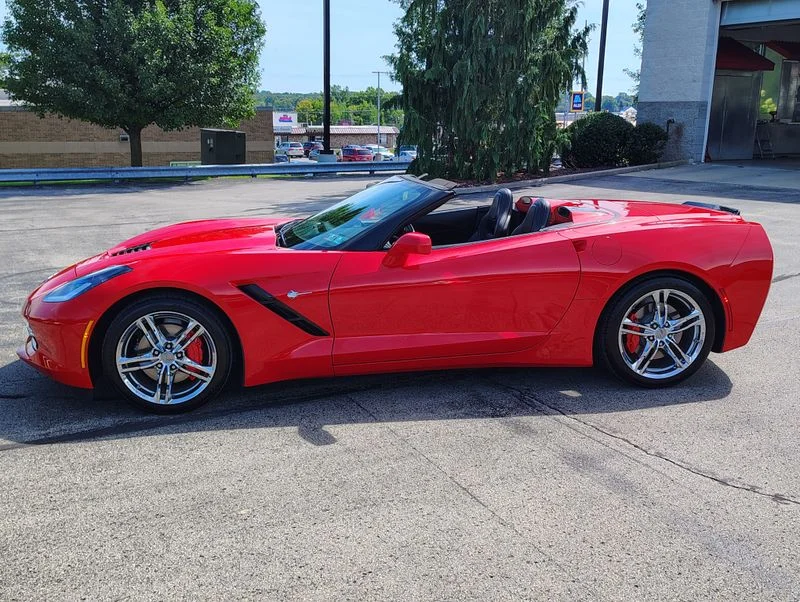 Used 2017 Red Chevrolet Stingray image 10