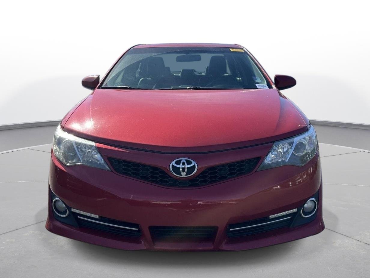 Used 2013 Barcelona Red Metallic Toyota SE image 3