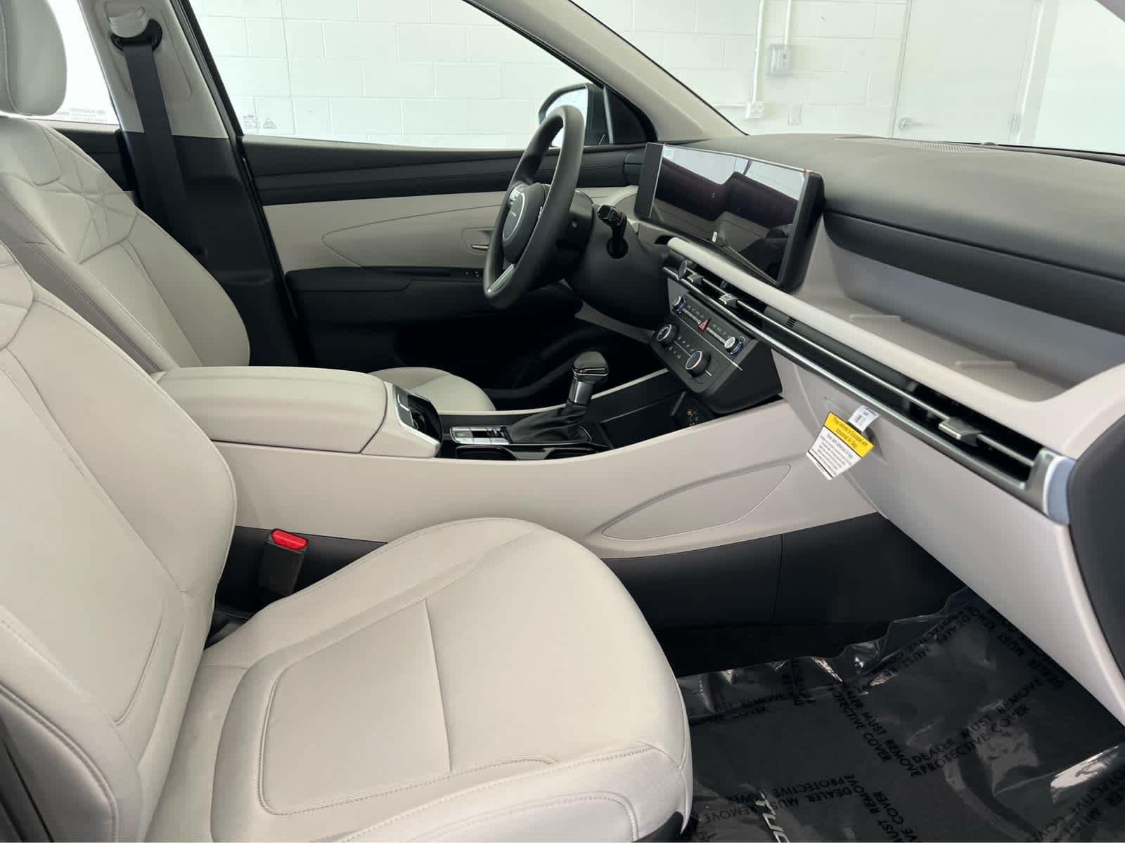 Used 2025 Shimmering Silver Hyundai SE image 25