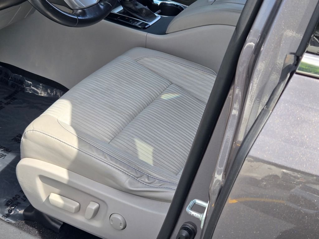 2015 Toyota Highlander LE Plus - Photo 32