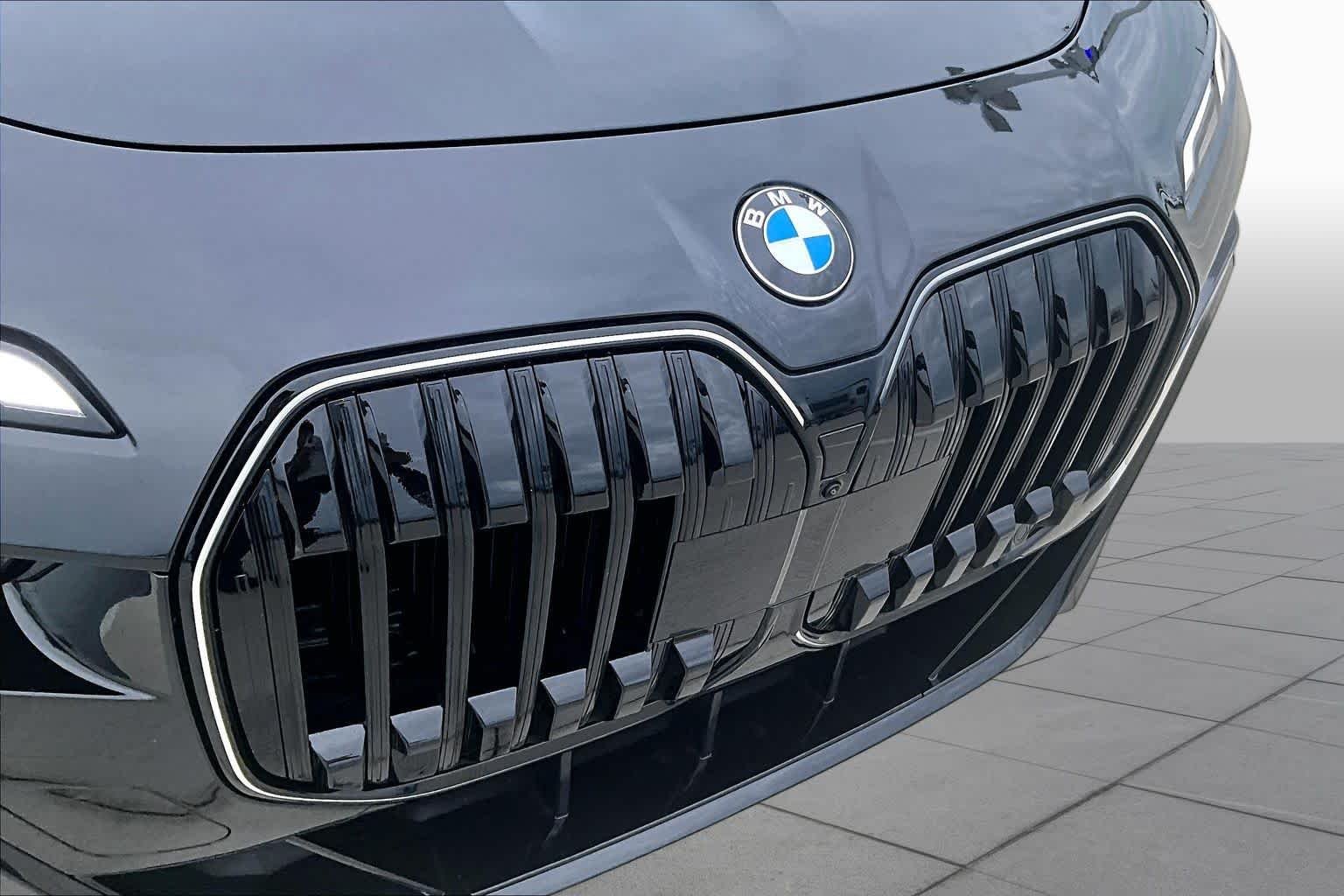Used 2026 Black Sapphire Metallic BMW 760i xDrive image 28