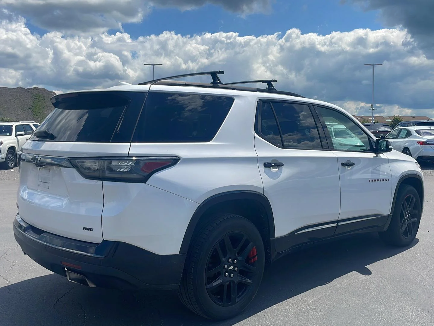 Used 2018 Iridescent Pearl Tricoat Chevrolet Premier image 11