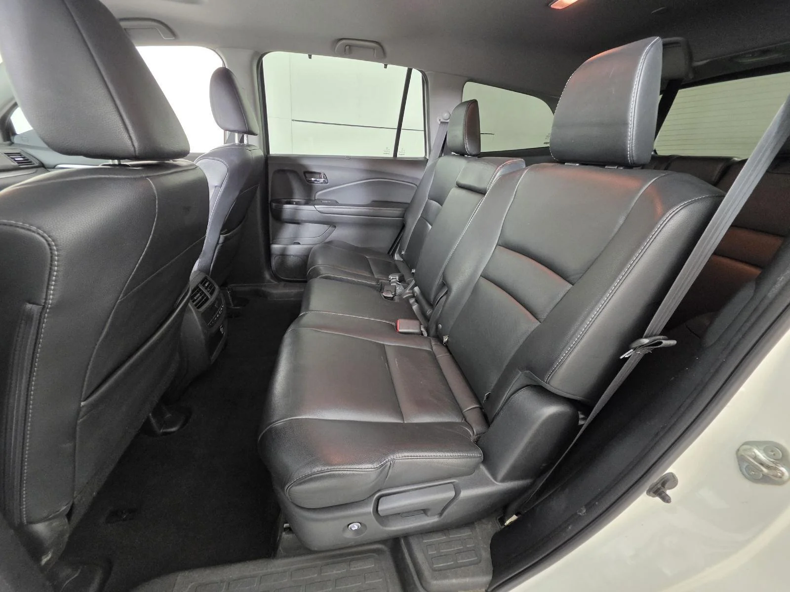 Used 2019 White Diamond Pearl Honda EX-L image 21