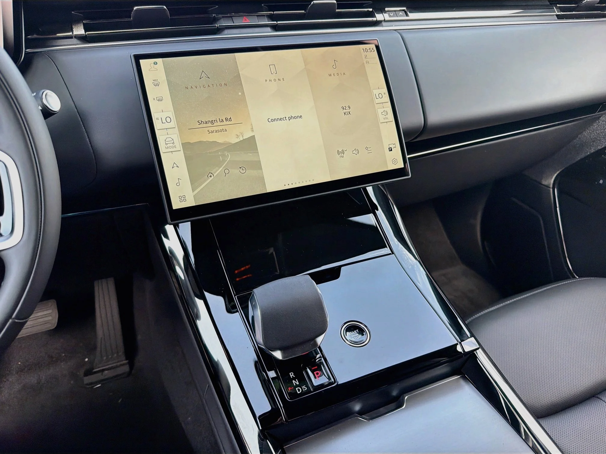 New 2026 Borasco Grey Land Rover SE image 29