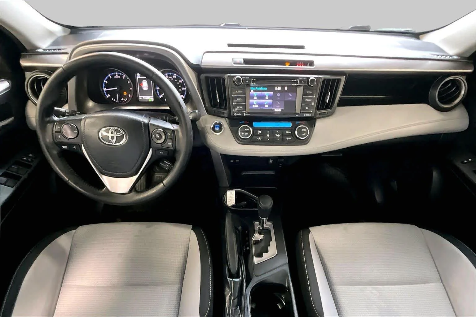 Used 2018 Magnetic Gray Metallic Toyota XLE image 15