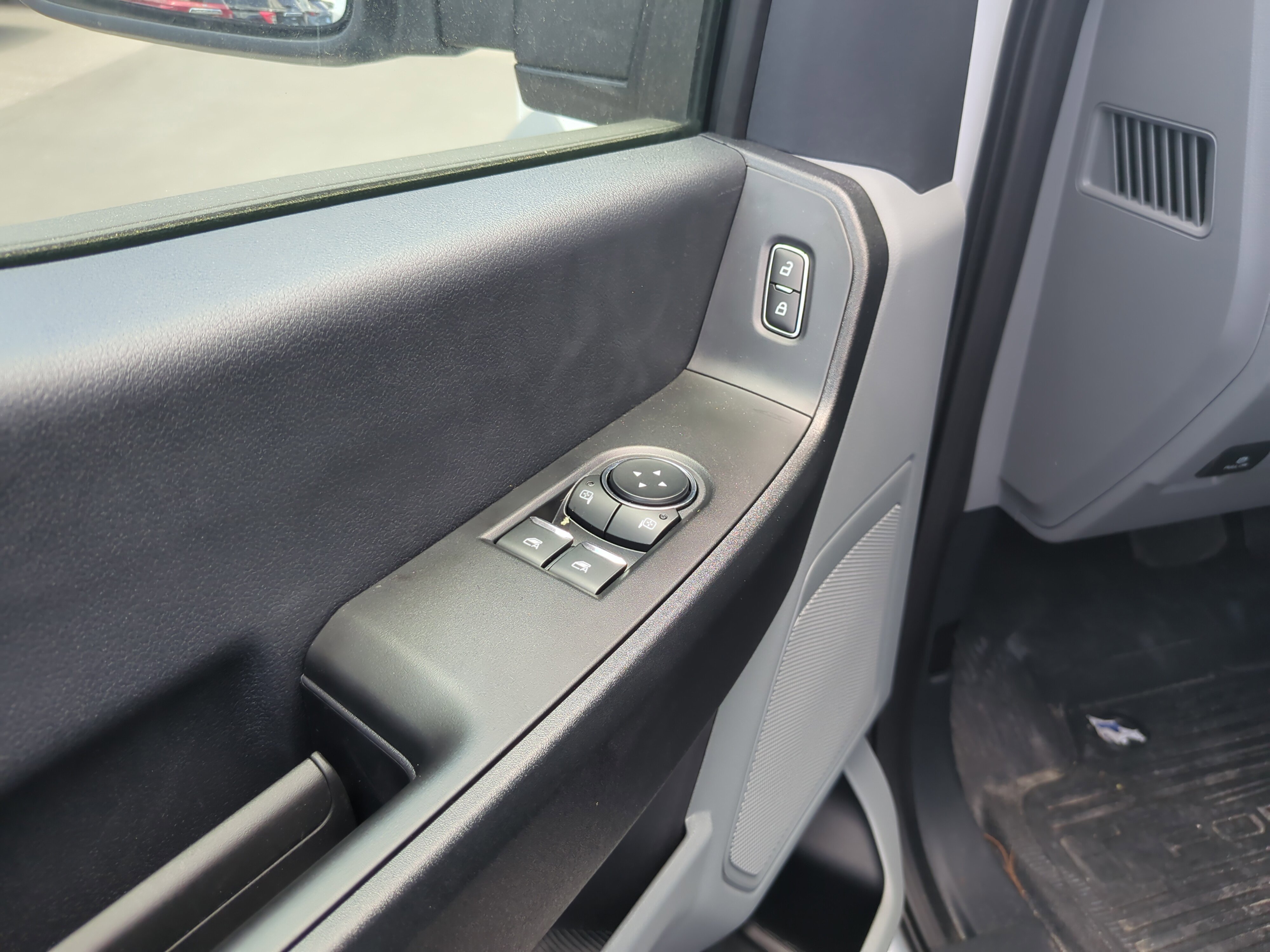 2025 Ford F-450 Super Duty Chassis Cab XL - Photo 17