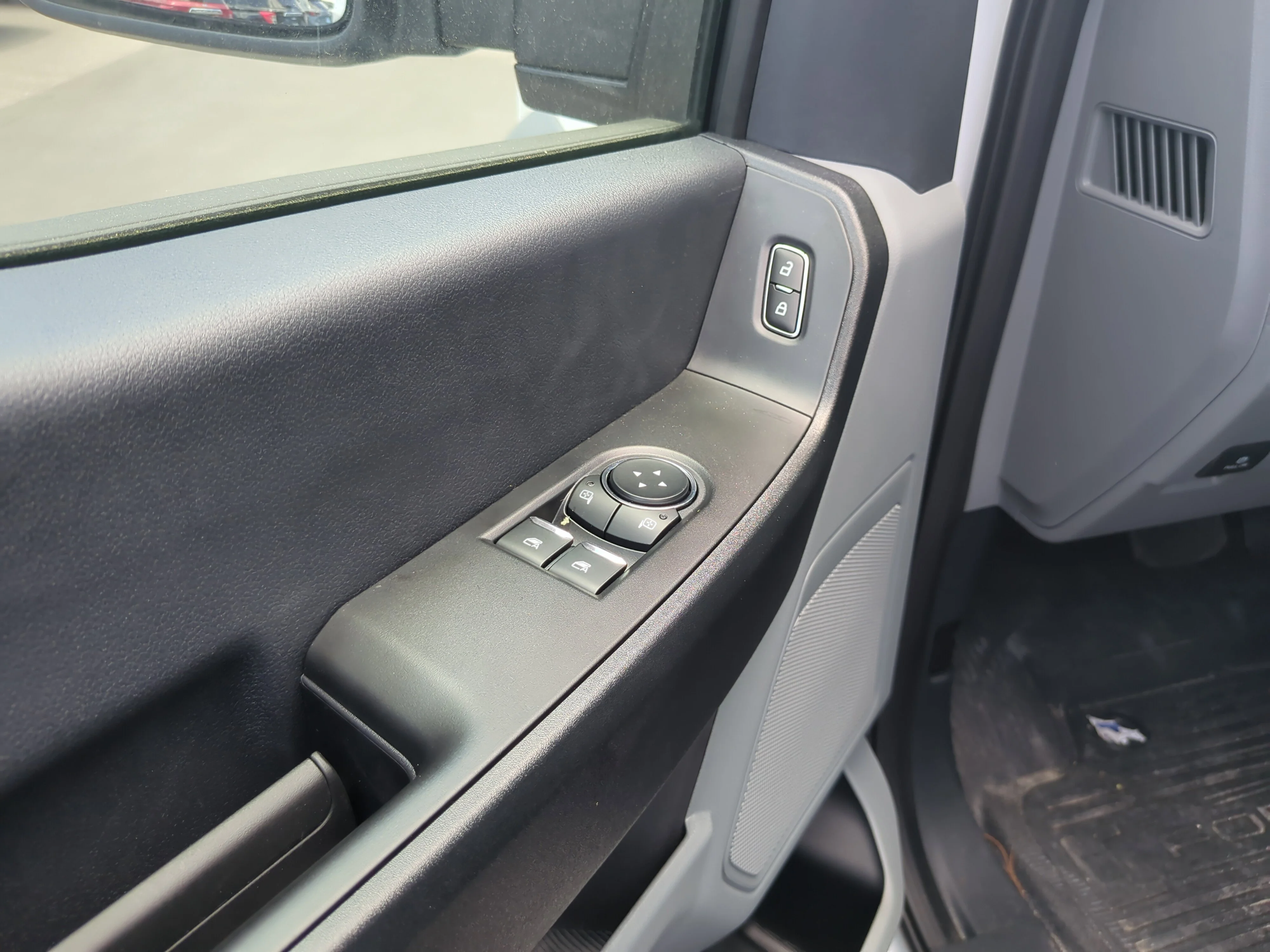 2025 Ford F-450 Super Duty Chassis Cab XL - Photo 17