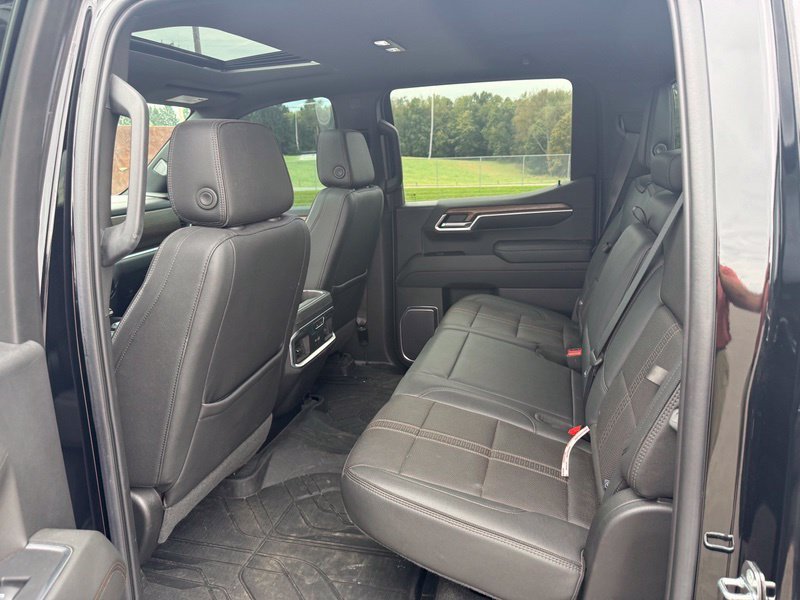 Used 2022 Black Chevrolet High Country image 9
