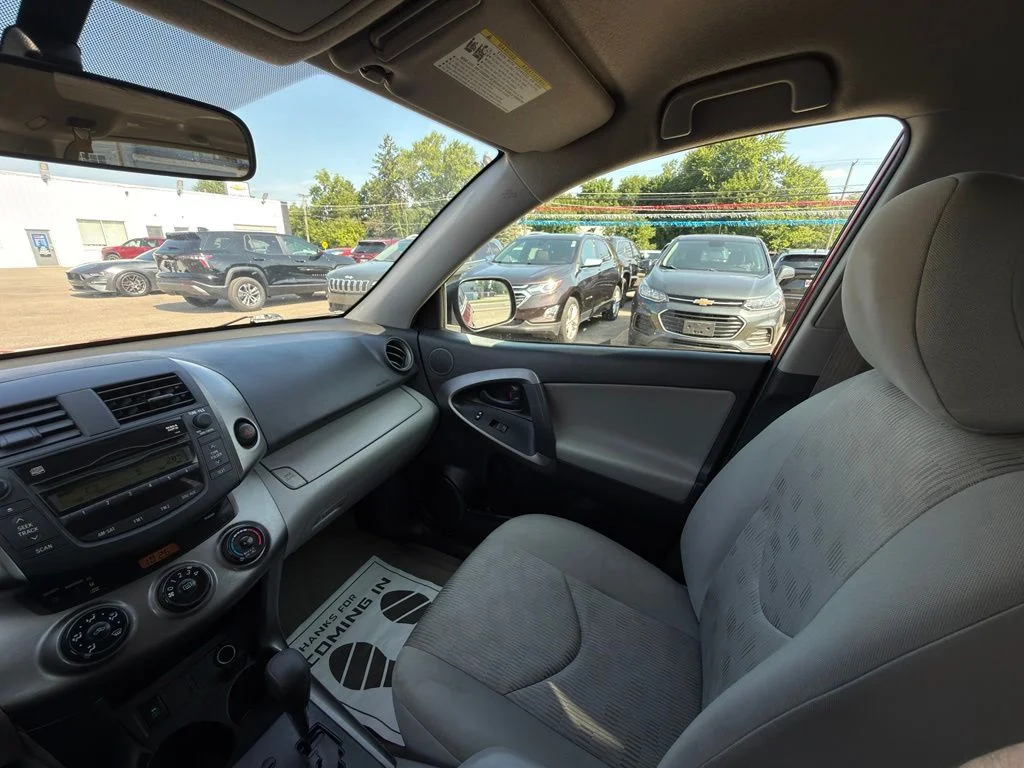 Used 2010 Red Toyota Base image 31