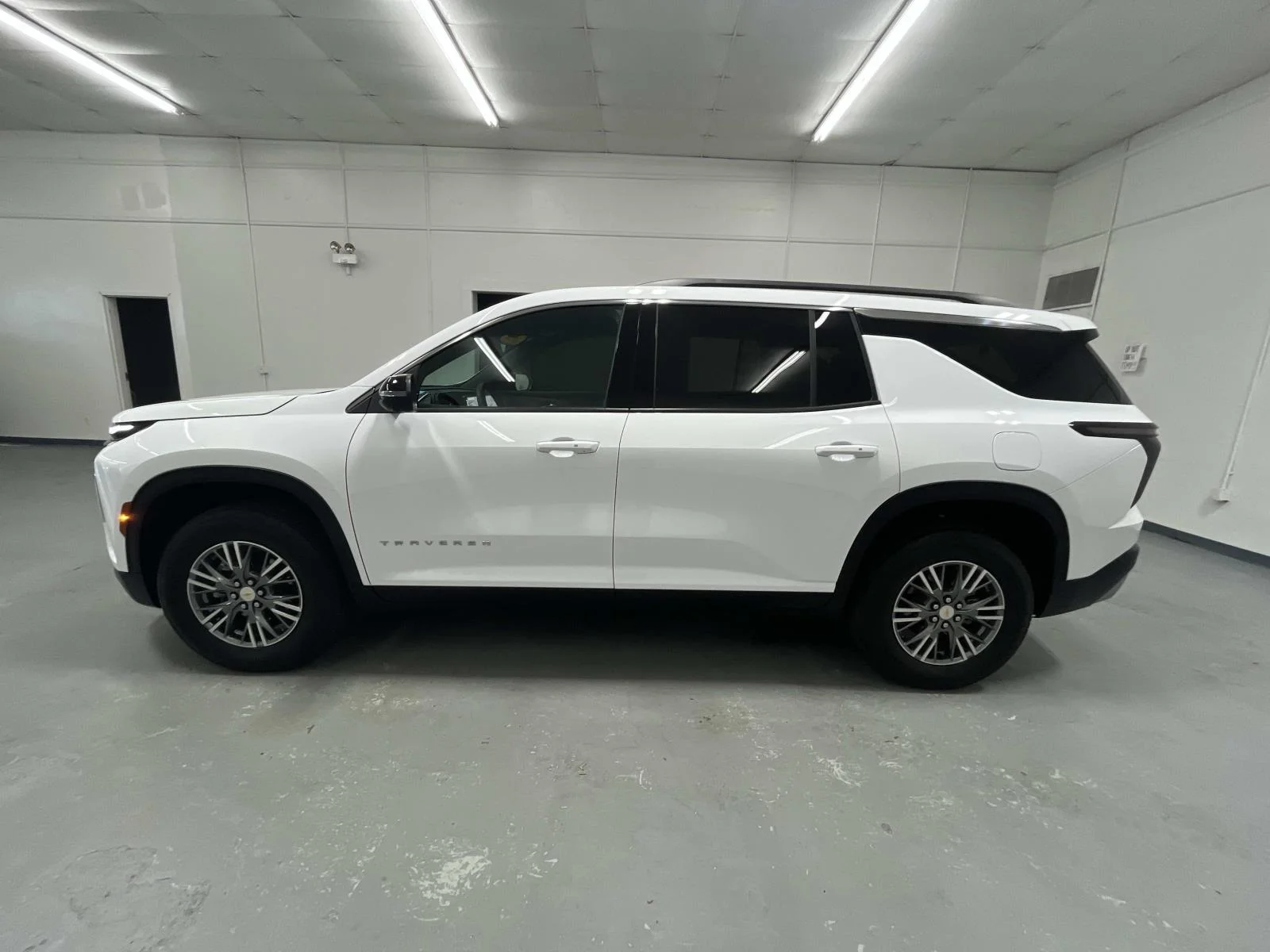 Used 2026 Summit White Chevrolet LT image 5