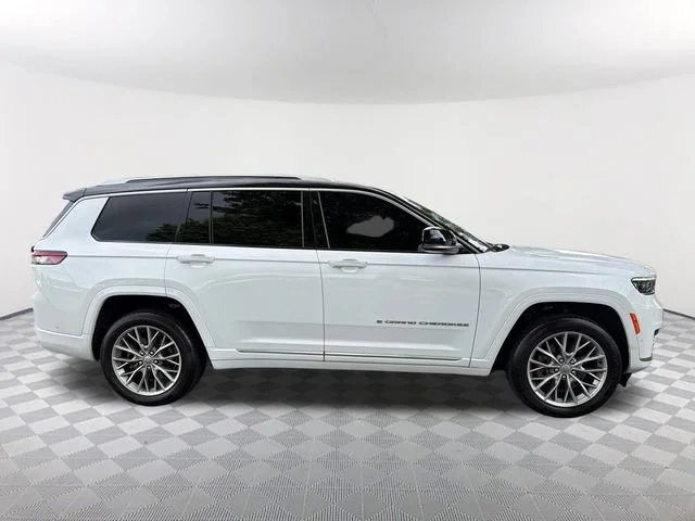Used 2022 White Jeep Summit 4x2 image 4