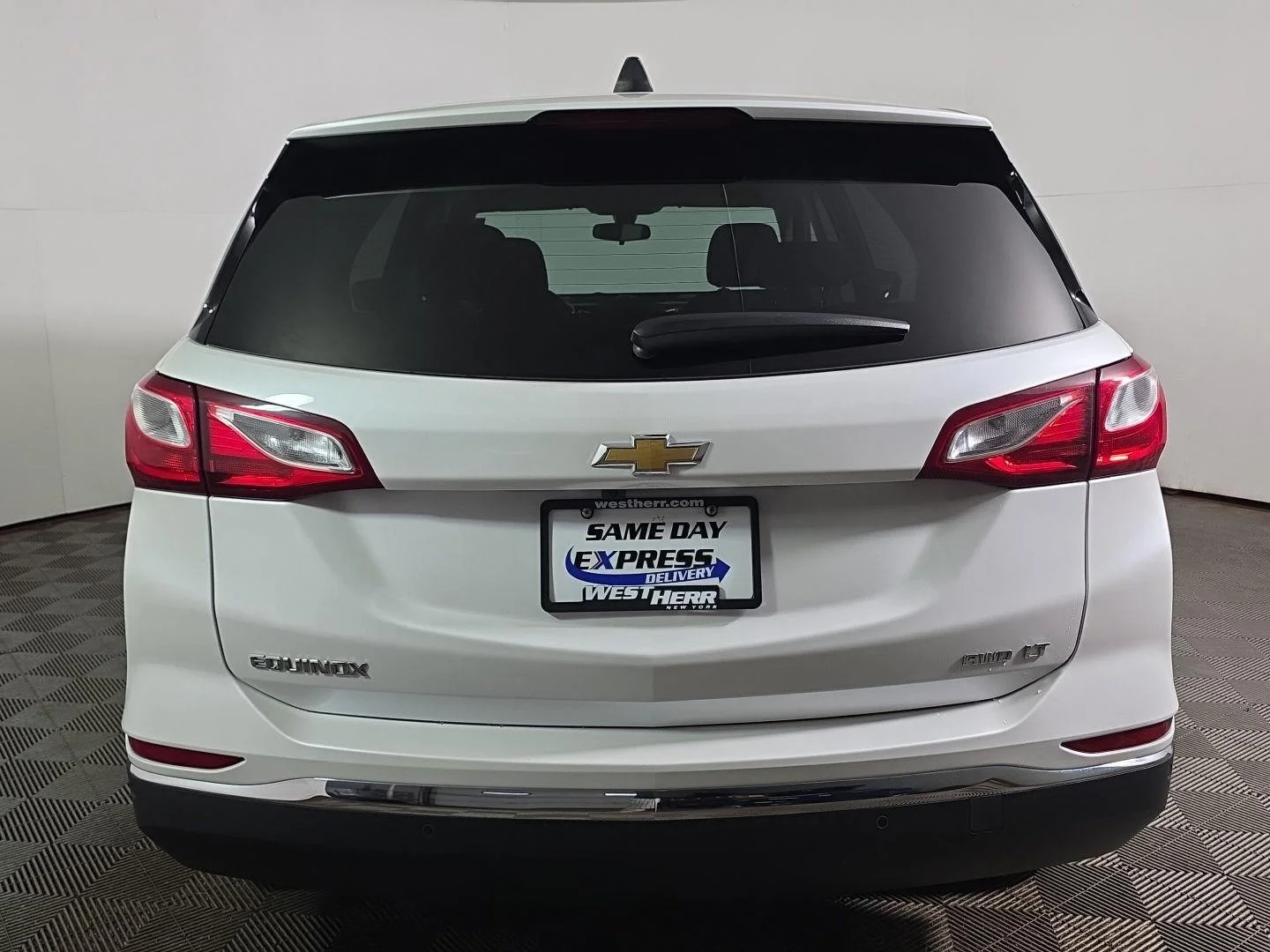 Used 2019 Iridescent Pearl Tricoat Chevrolet LT image 11