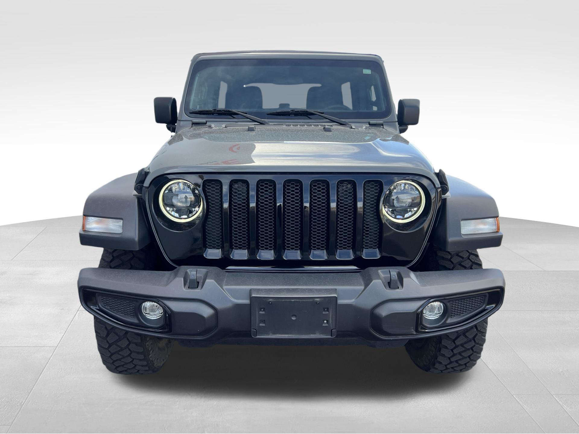Used 2023 Gray Jeep Sport image 2