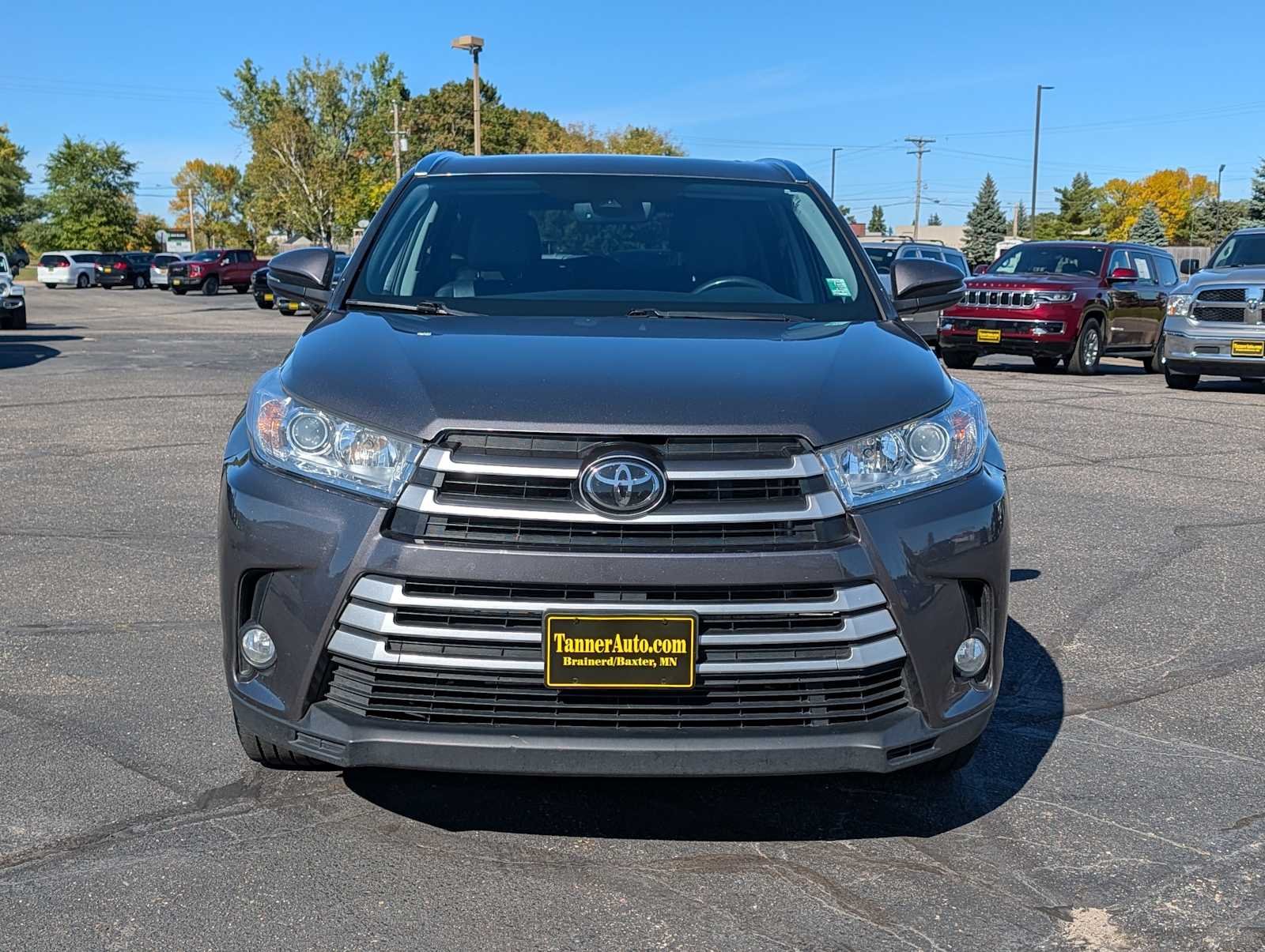 Used 2019 Toyota Highlander XLE with VIN 5TDJZRFH9KS589464 for sale in Brainerd, Minnesota