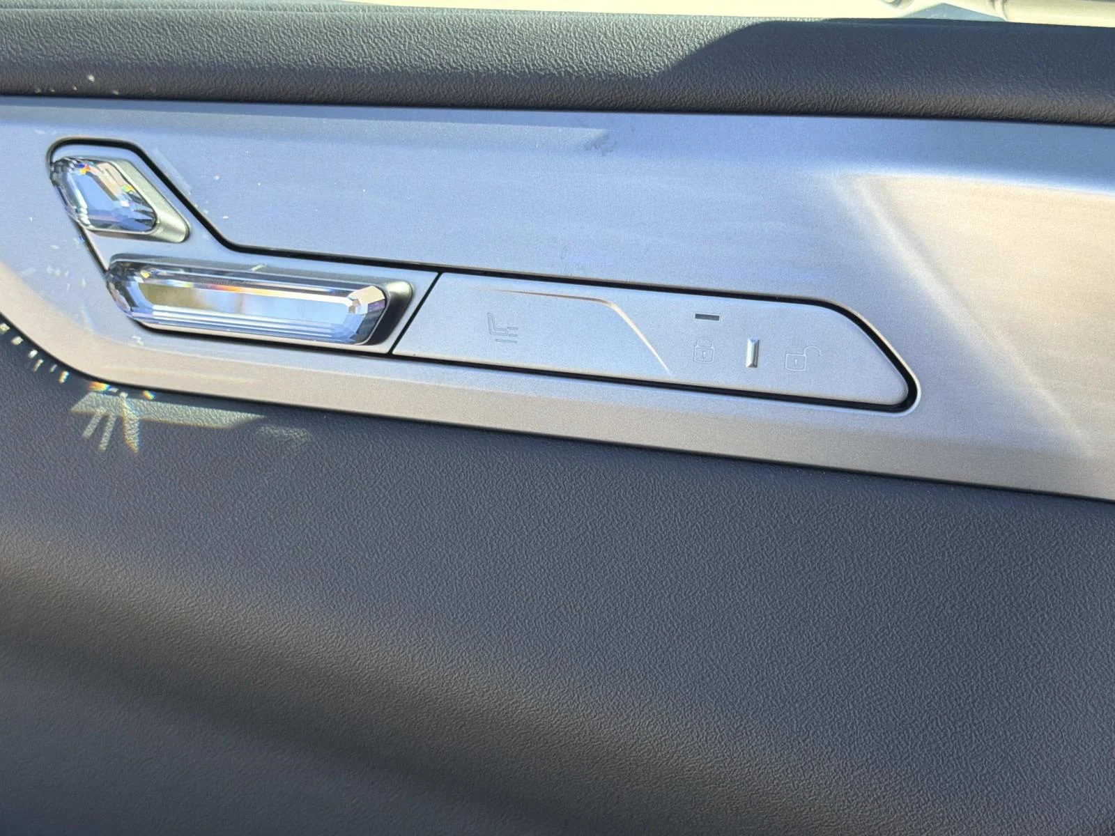 New 2027 Space Silver Metallic BMW 40 xDrive image 29