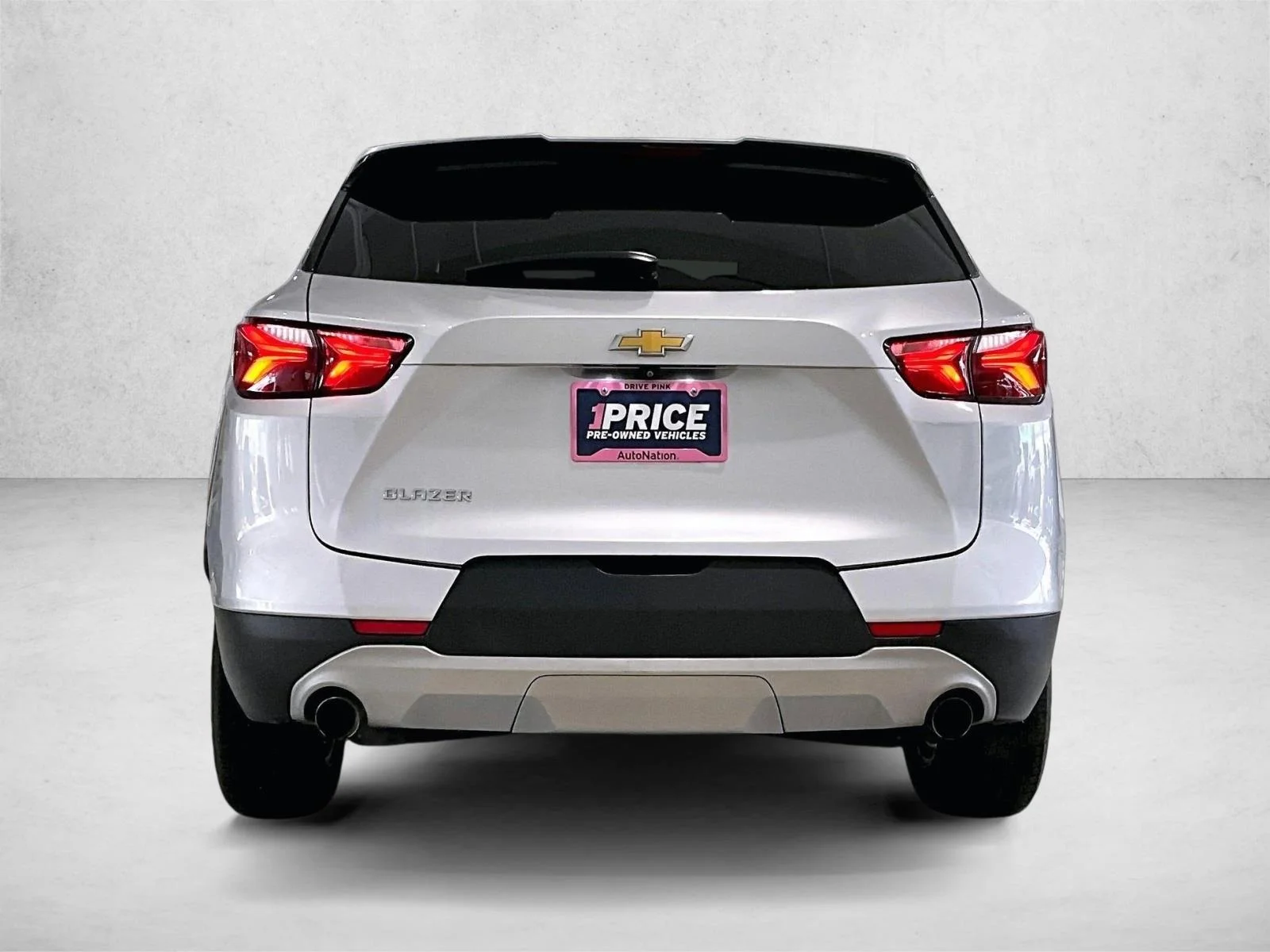 Used 2019 Silver Ice Metallic Chevrolet  image 4