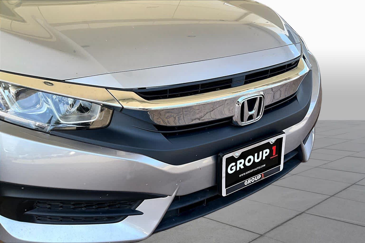 Used 2016 Lunar Silver Metallic Honda LX image 28