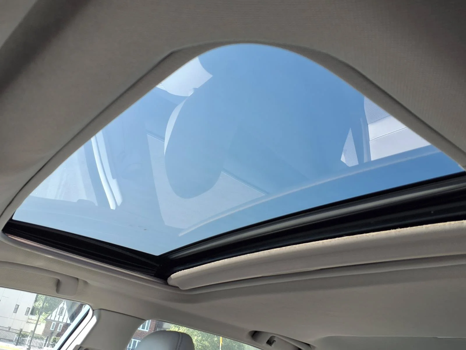 Used 2013 Classic Silver Metallic Toyota XLE image 21