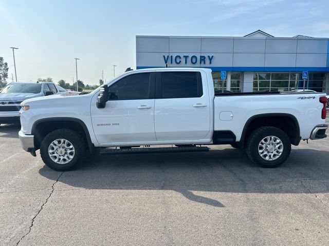 Used 2022 Summit White Chevrolet LT image 8